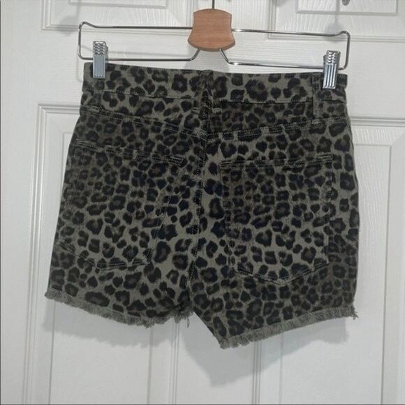 GOOD AMERICAN Olive Leopard Cut Off Short Size 2/26 - Picture 5 of 10